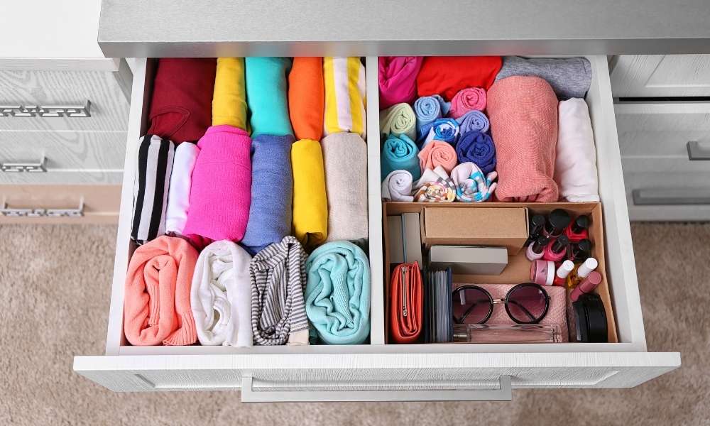 Drawer chest: A drawer chest is a great way to store clothes and other items in your bedroom.