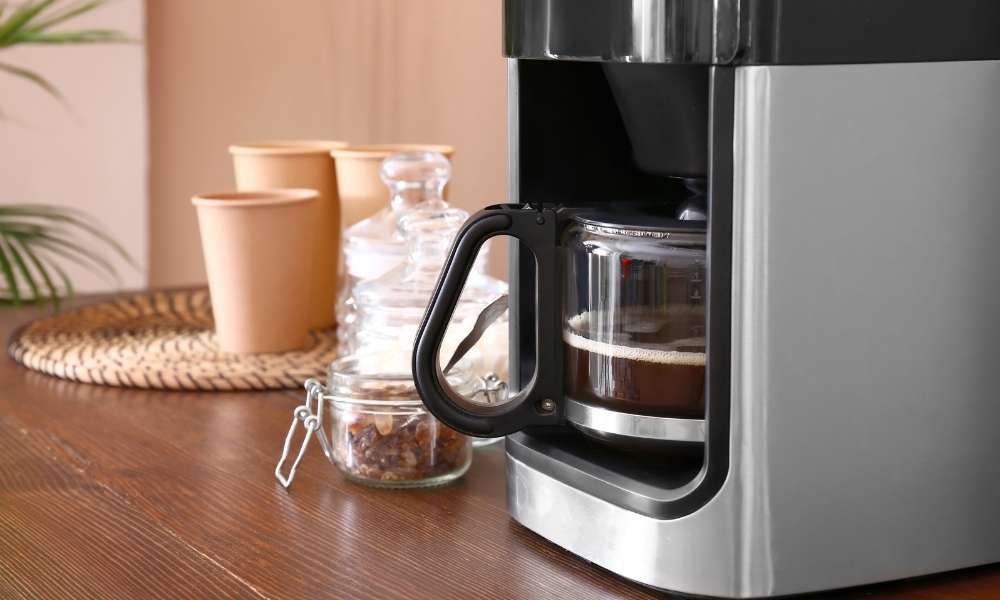 Here are some tips to keep your coffee maker clean