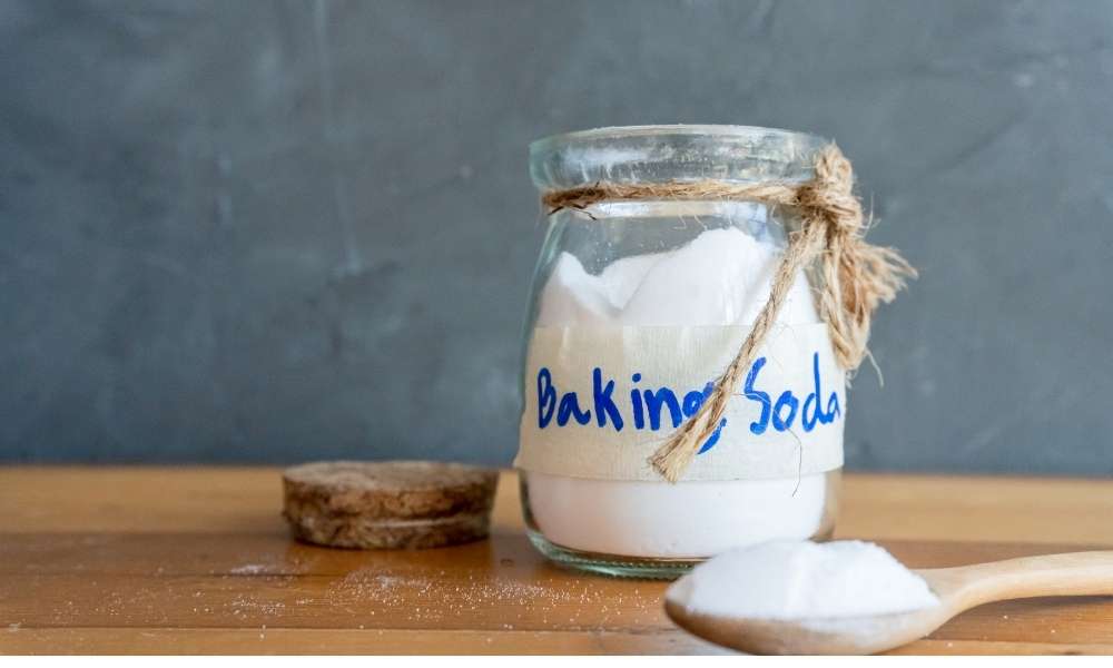 How to Clean a Wooden Table With Baking Soda