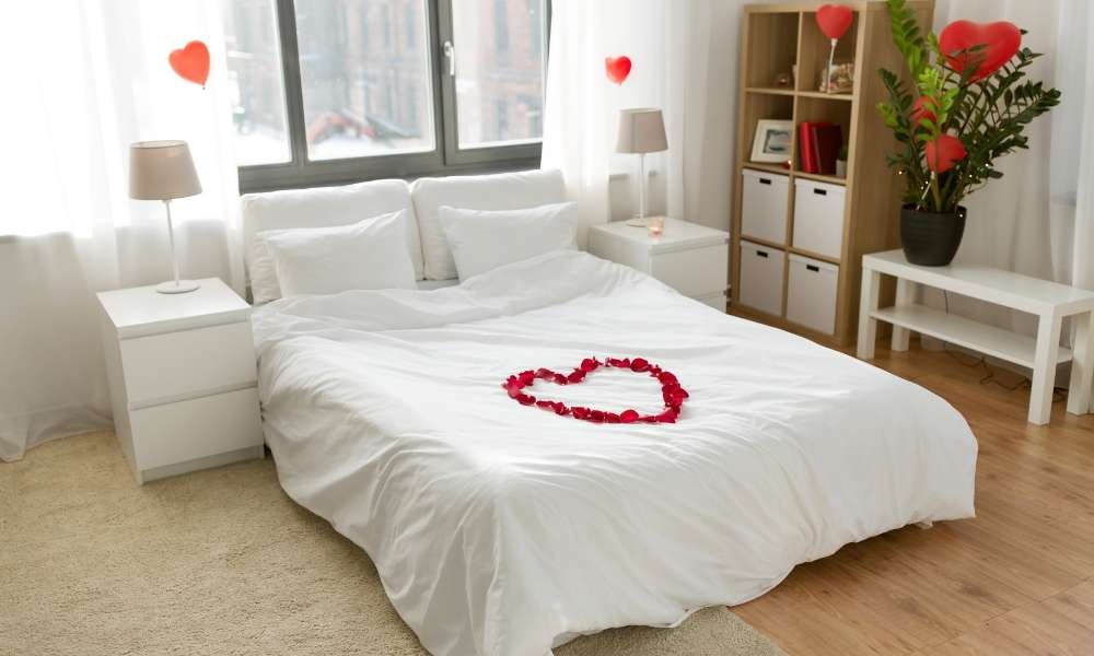 How to Decorate a Bedroom For Valentine's Day