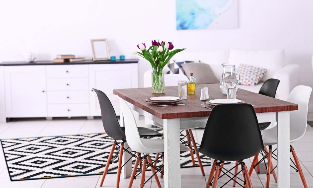 How to Decorate a Square Dining Table