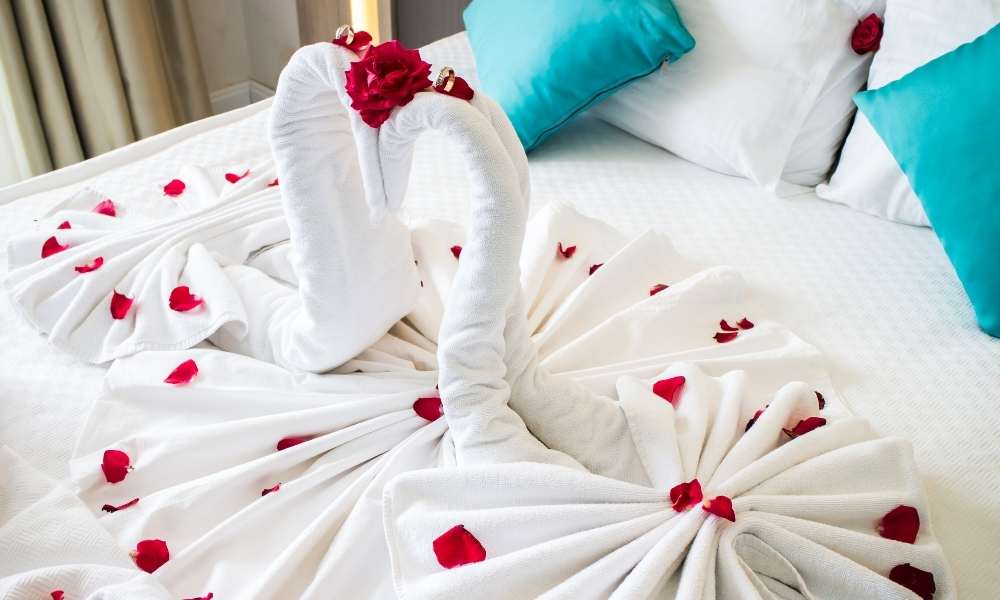 Romantic Bed Arrangement