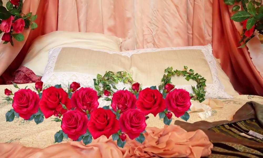 Use Red And Pink Colors in The Bedroom