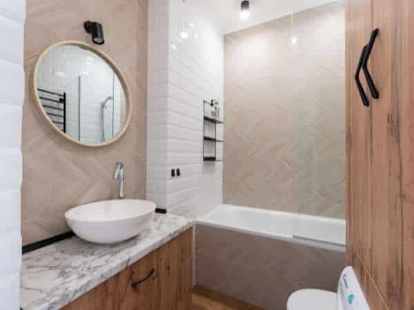 Bathroom Counter Decorating With Mirror
