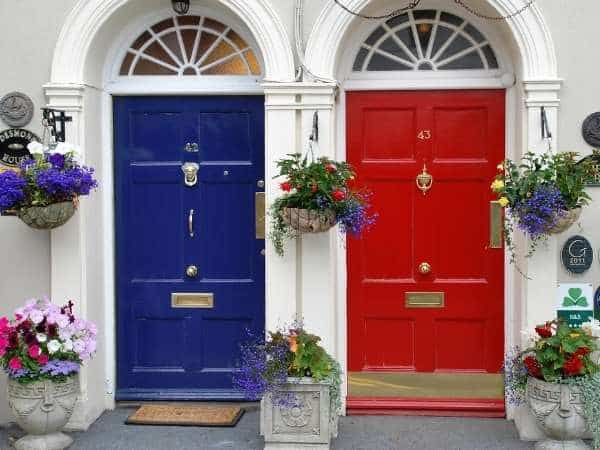 Decorate The Door With Flowers