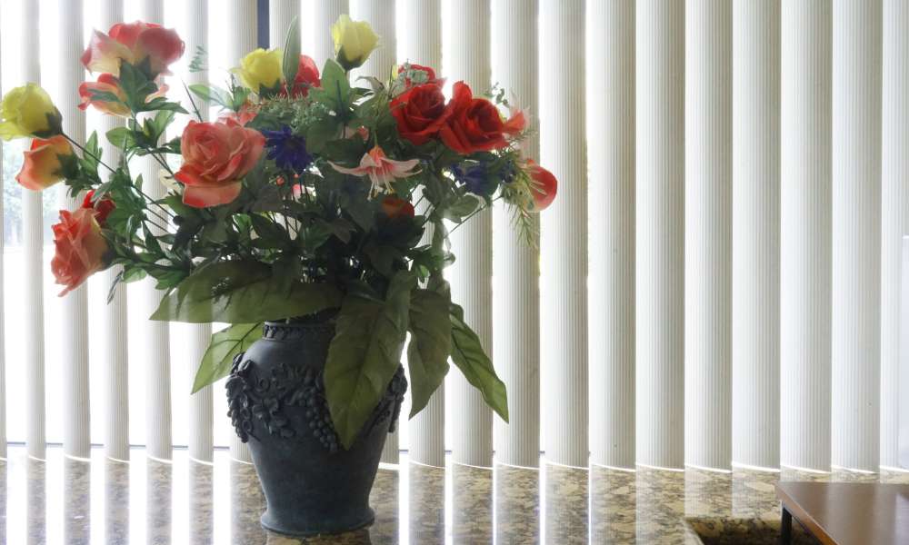 How to Clean Artificial Flowers in a Vase