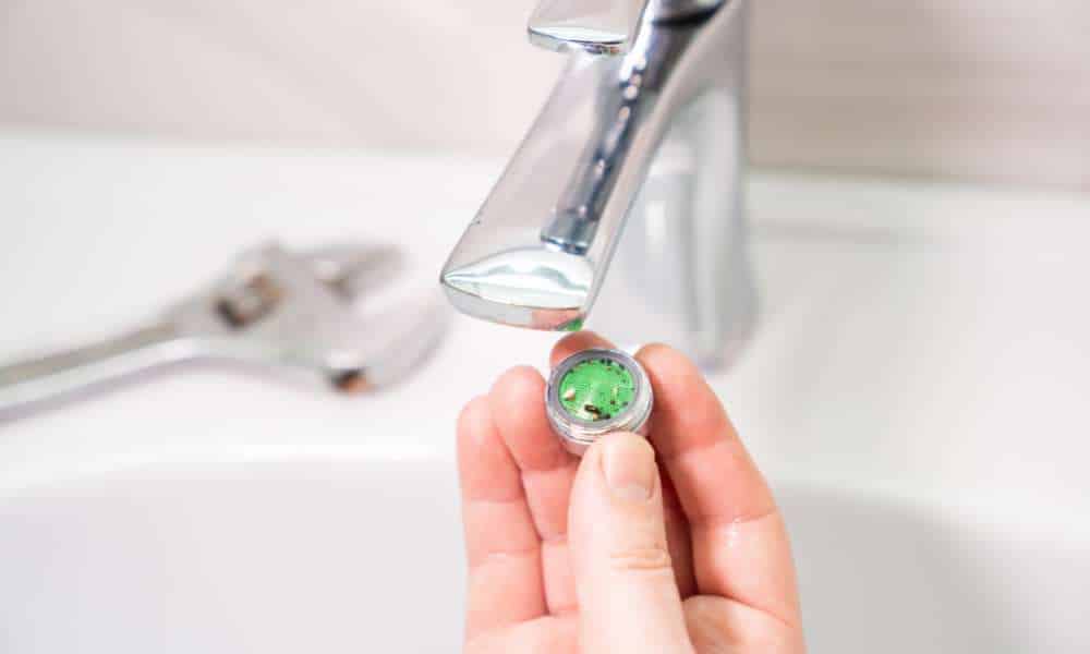 How To Remove Aerator From Kitchen Faucet