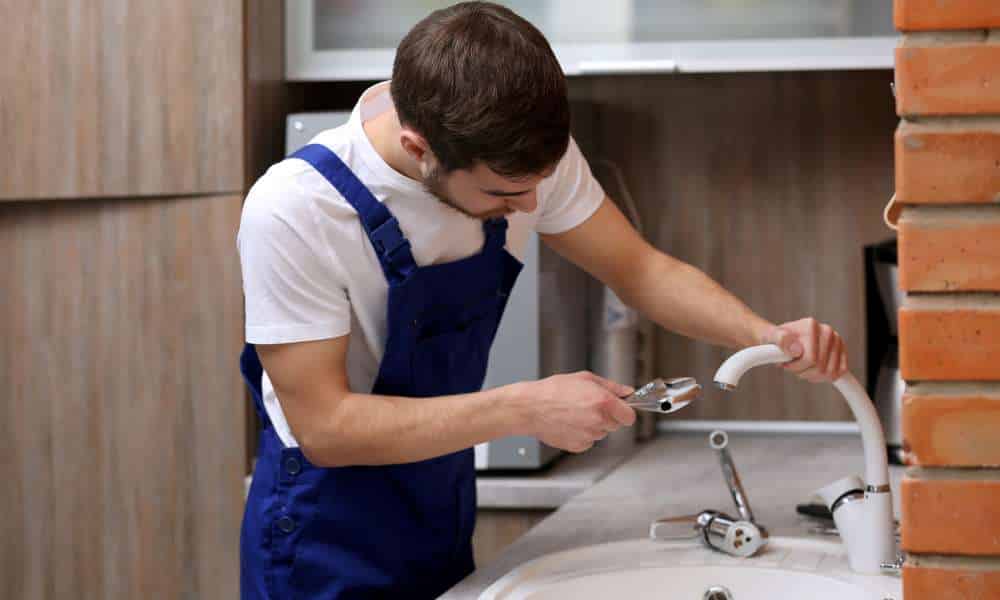 How to Replace a Kitchen Faucet With Sprayer